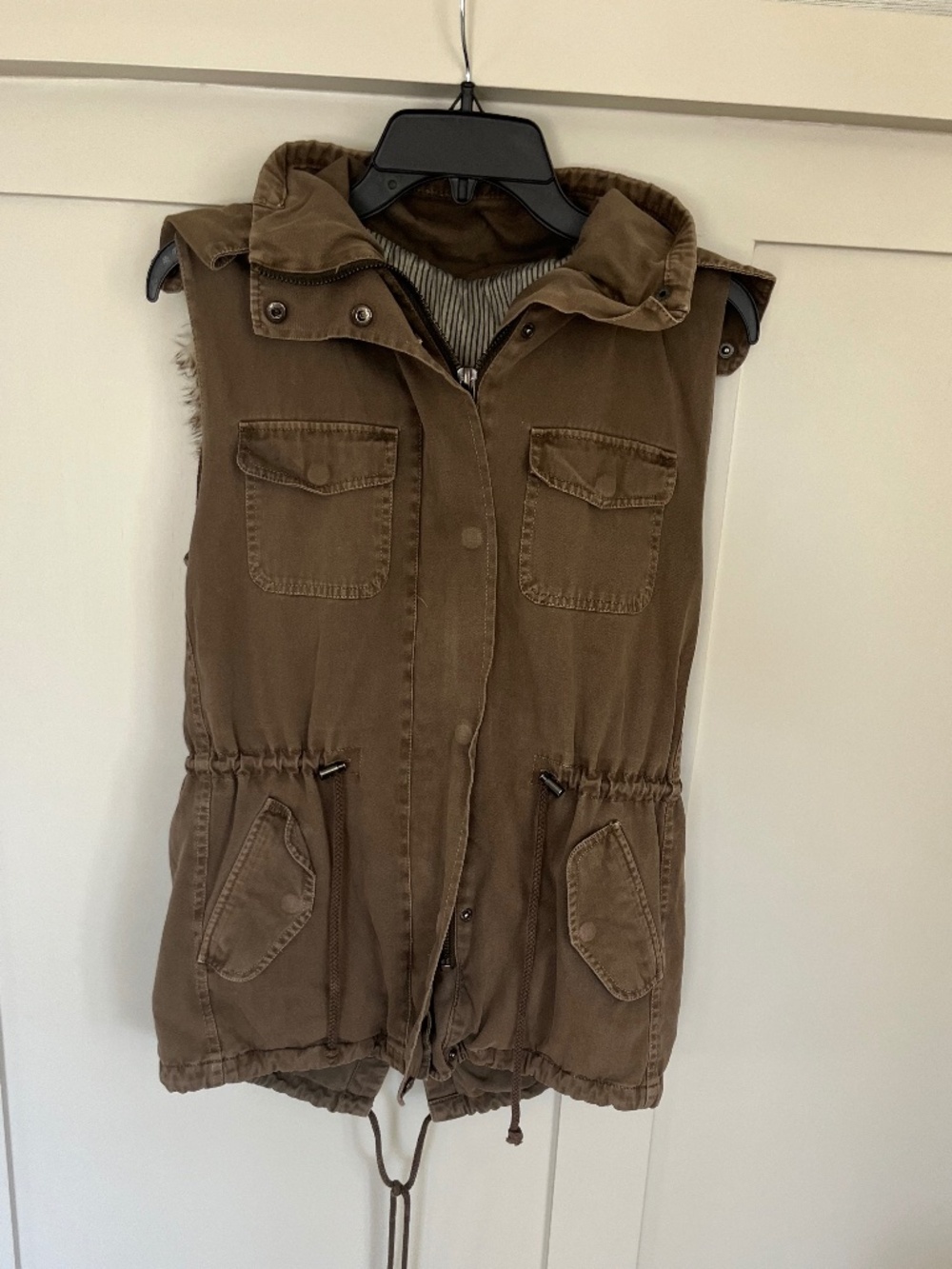 Velvet brand maternity vest with hood - M